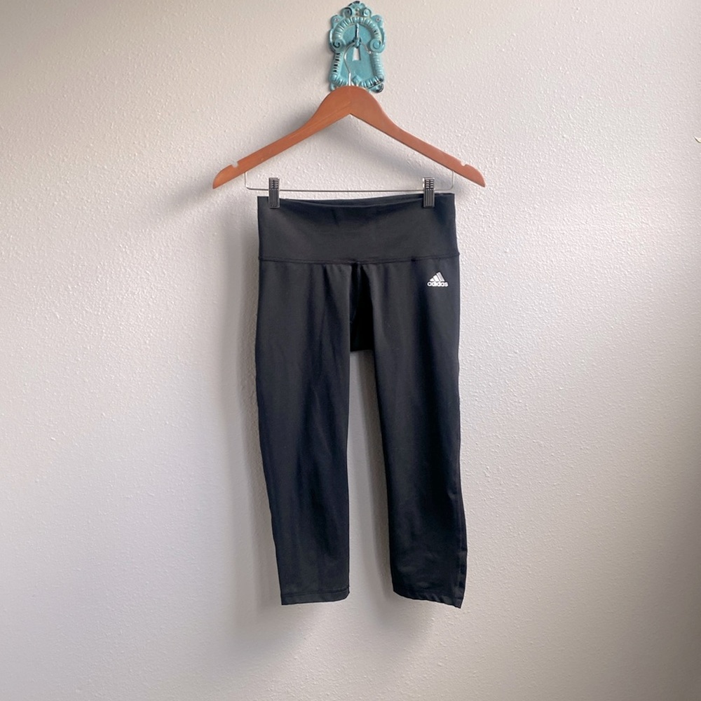 Adidas compression cropped pants🖤
